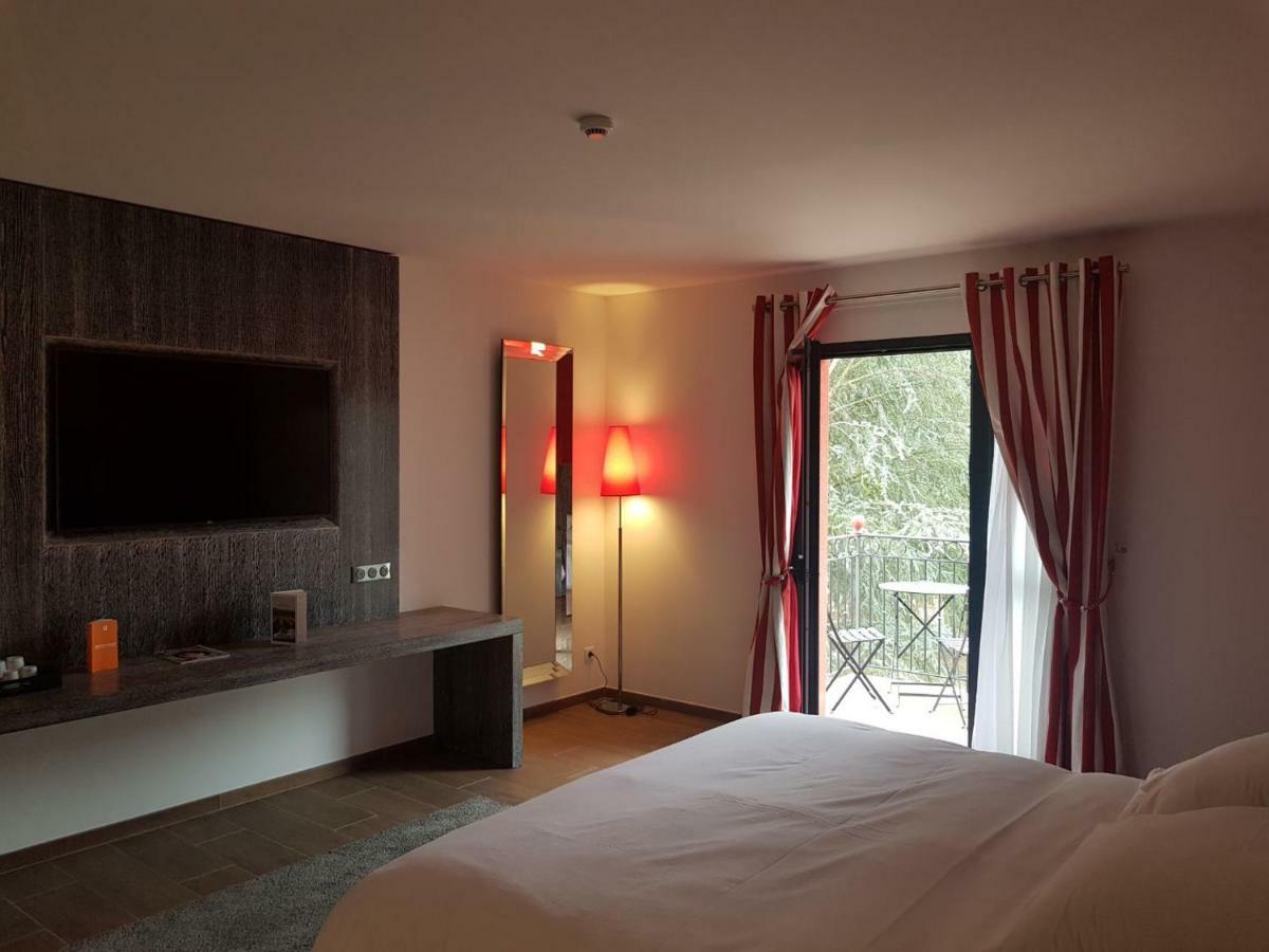 Les Maritonnes Parc & Vignoble Hotel Romaneche-Thorins Exterior photo